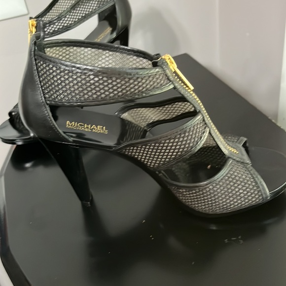 Michael Kors Berkeley T Strap Heels! - Picture 5 of 8